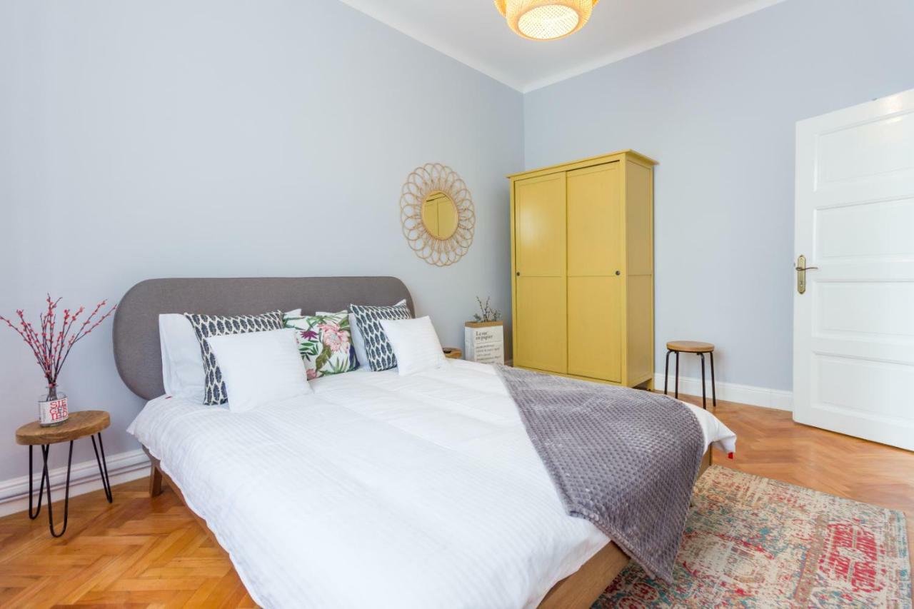 City Chic 3 Bedroom Apartment Cluj-Napoca Exterior foto